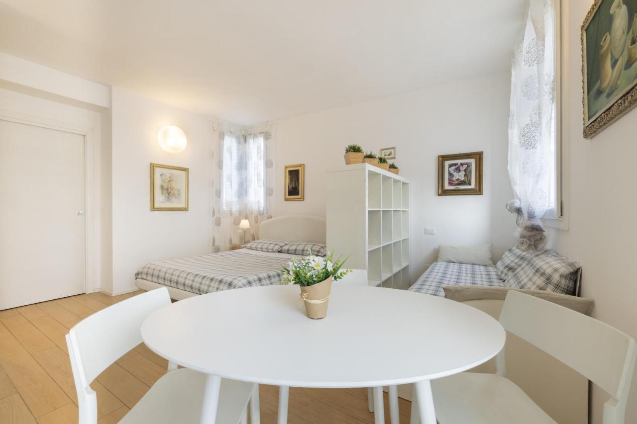 B&B Ca Bianca Ventisette Riccione Exteriör bild