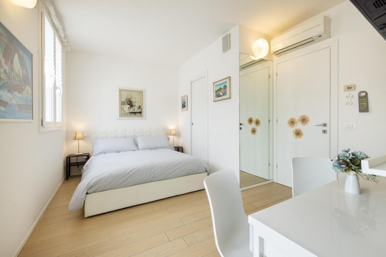 B&B Ca Bianca Ventisette Riccione Exteriör bild