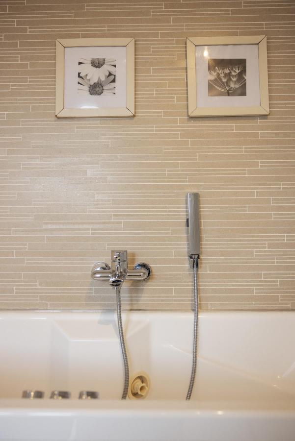 B&B Ca Bianca Ventisette Riccione Exteriör bild